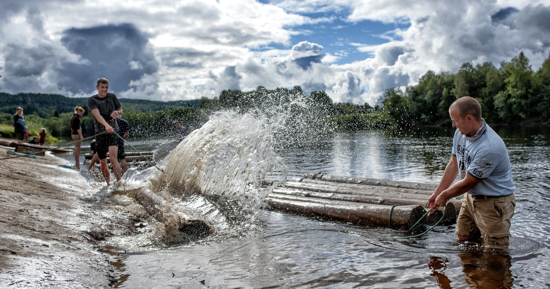 Learn how to build your own raft in Sweden
