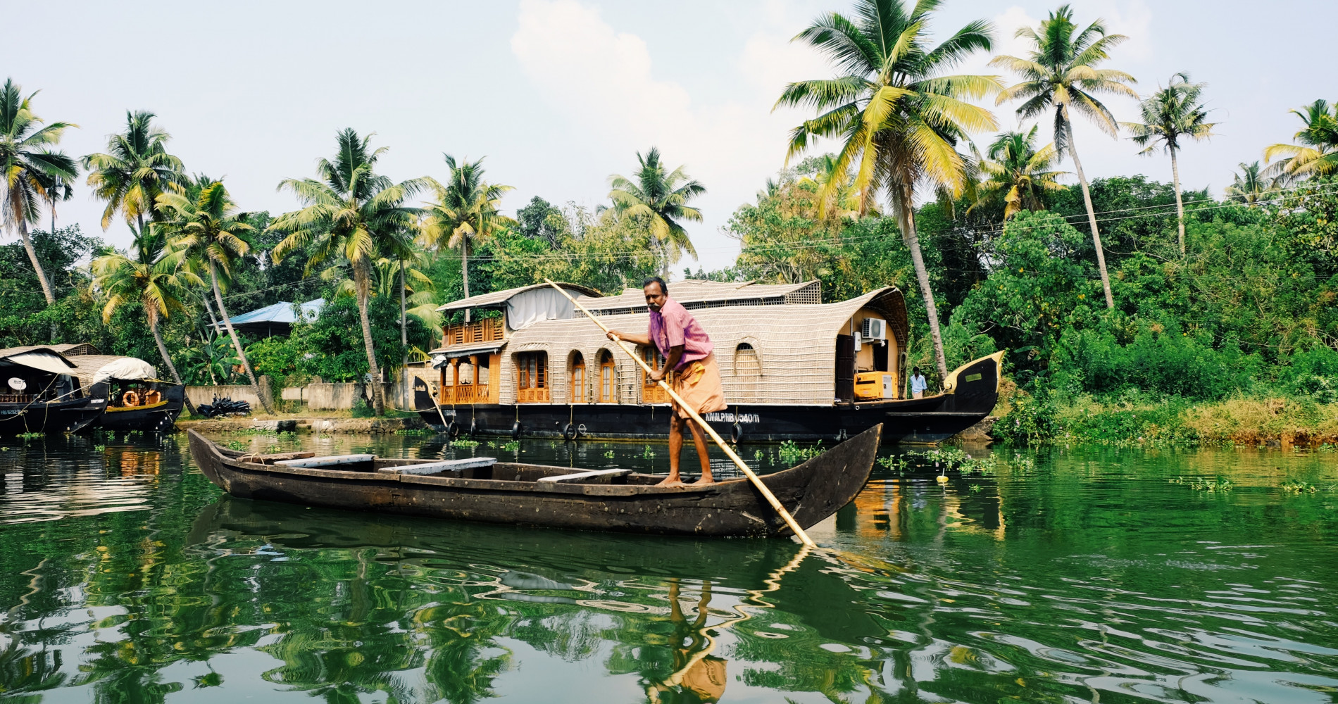 Cruise aboard a majestic Indian houseboat